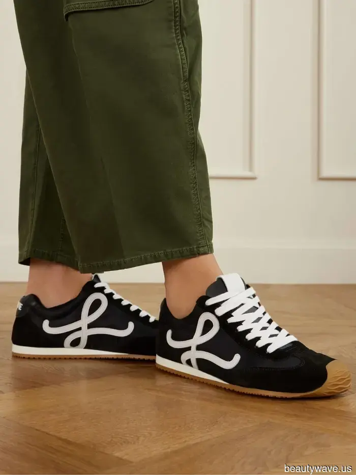 Ascoltami: Queste sono le 5 tendenze delle scarpe che le donne francesi indossano con i leggings nel 2026