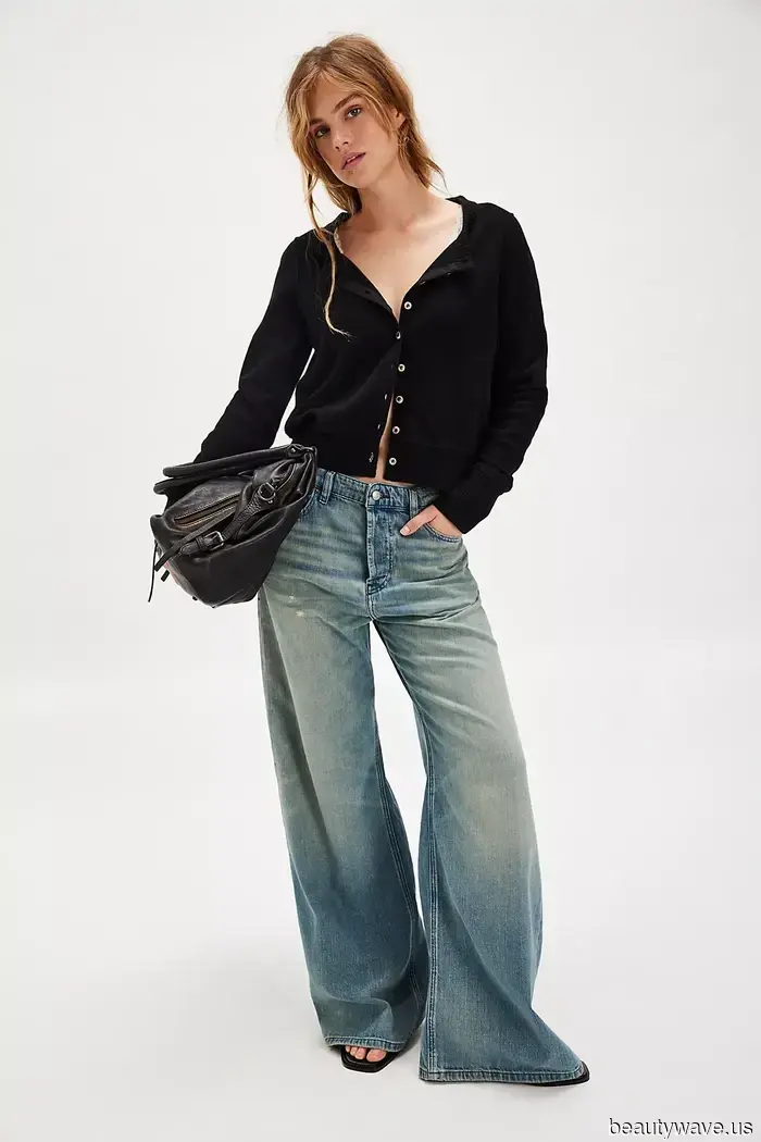 All the trendiest individuals I follow have recently embraced this new autumn denim style.