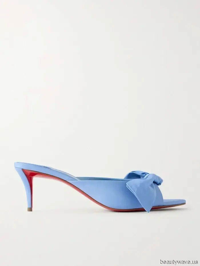 Nicht Wedges, nicht Flip-Flops&mdash;Sienna trug einfach Jeans mit einem Schuhtrend, den ich wirklich nie erwartet hätte, sie darin zu sehen.
