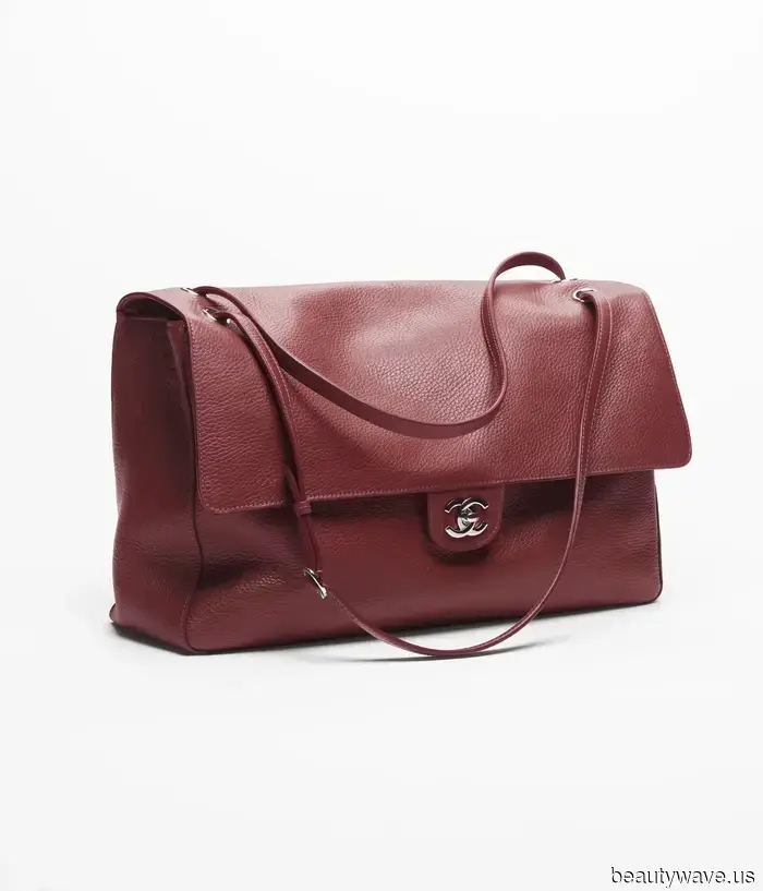 FYI: Questo è il modo del 2026 di indossare gli stivali Ugg e una borsa Chanel
