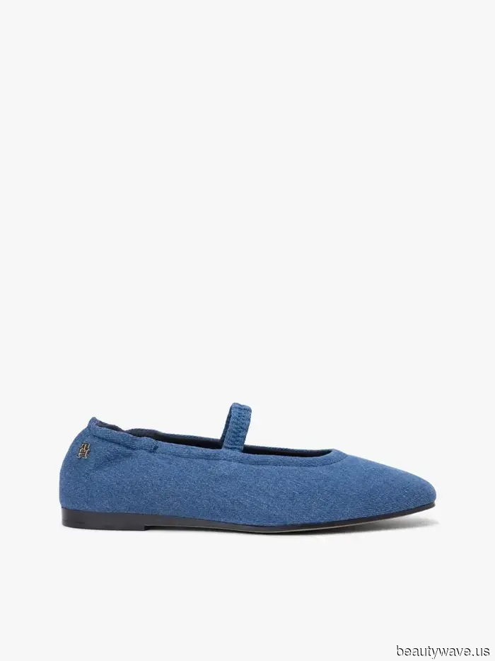 Not Leather, Not Suede—This Heels Trend Truly Looks Most Stylish with Jeans.