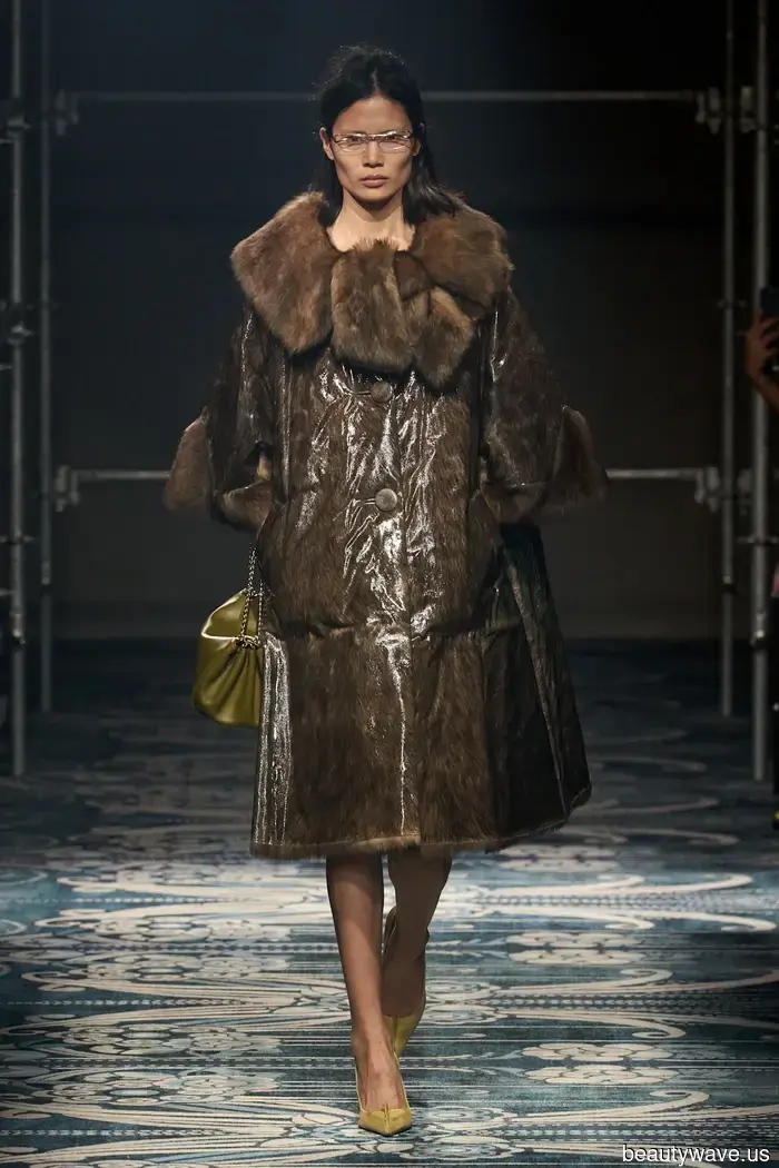 5 Handbag Color Trends That Are Already Leading This Autumn