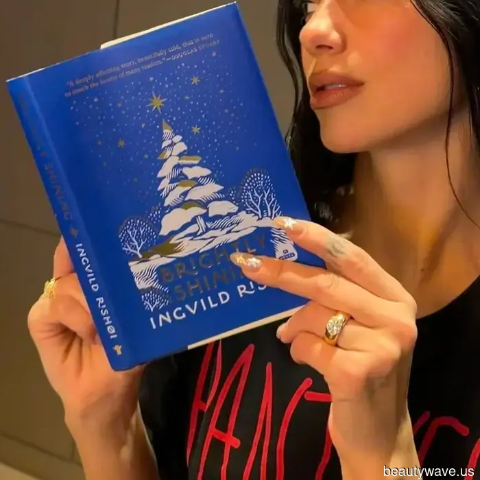 It's Official: Dua Lipa's Starry Nails Represent the Most Stylish Approach to a Festive Manicure.