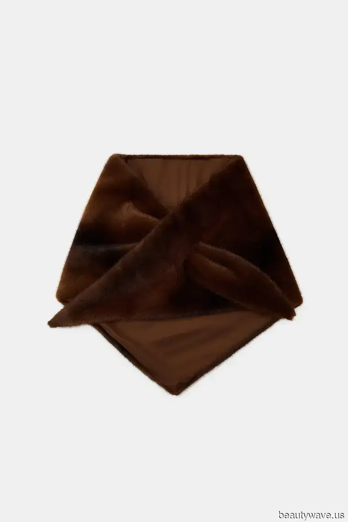 Wenn Sie wie ein It-Girl in einem Blazer aussehen möchten, tragen Sie ihn mit dem angesagten Accessoire-Trend, den jeder gerade will.