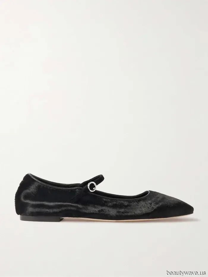 Everyone is aware that I have great taste in shoes—here are 7 summer trends that I wholeheartedly endorse.