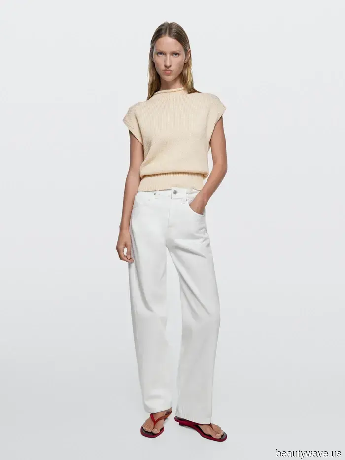 If you're planning to wear white jeans this summer, this shoe trend always gives them a stylish touch.
