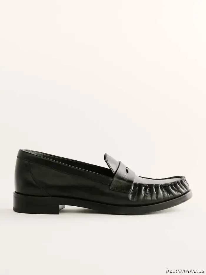 I couldn't help but observe that the trendiest dressers in L.A. consistently pair this shoe style with black trousers.