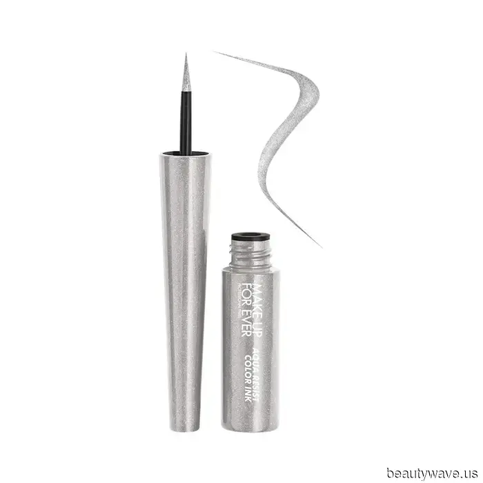 Chrome está a punto de ser la mayor tendencia de maquillaje de 2026&mdash;12 productos para lograrlo antes que los demás.