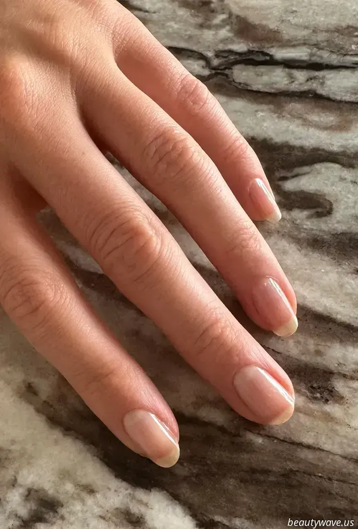 È deciso — questo smalto Essie da £9 ha ufficialmente sostituito le mie manicure in gel dall'effetto lattiginoso.
