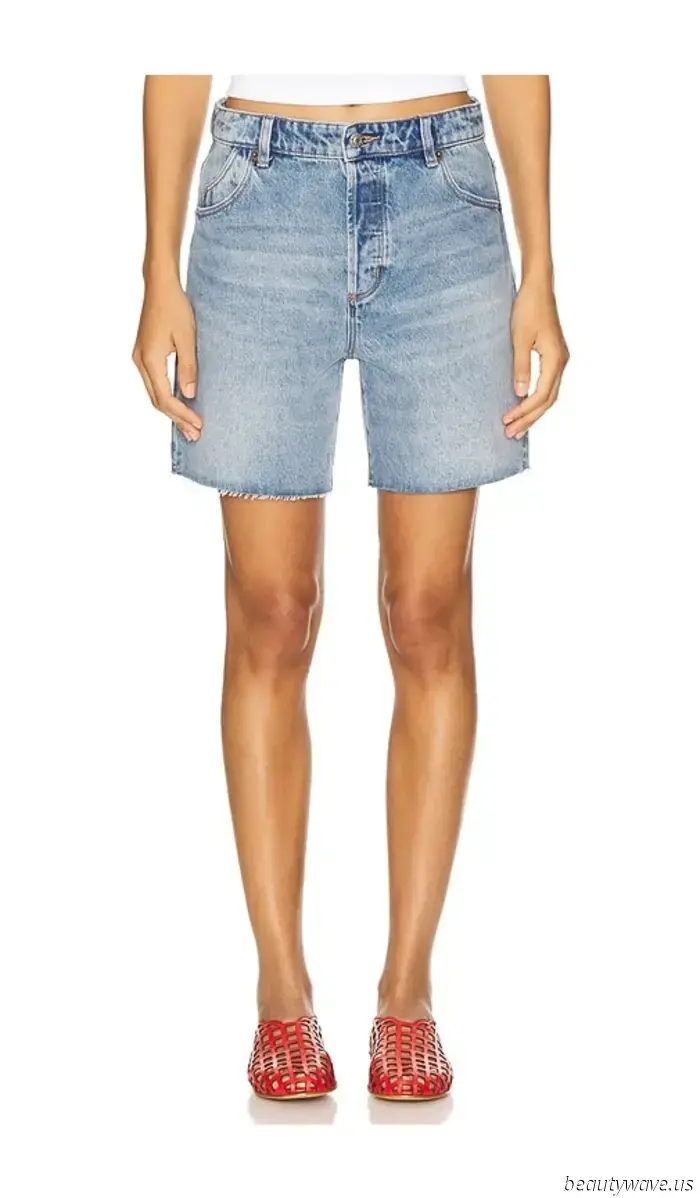 Gli acquirenti esperti abbinano gli stivali da cowboy a questa specifica tendenza jeans per renderli meno appariscenti