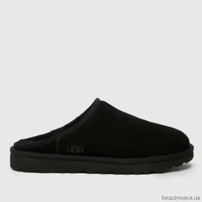 Fashion enthusiasts in their 20s and 50s are in consensus—this slip-on shoe simplifies airport attire.