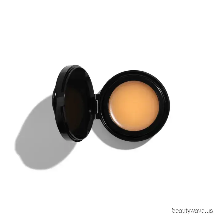 People frequently admire my fashion sense—here's a 7-day log of everything I've worn and used.