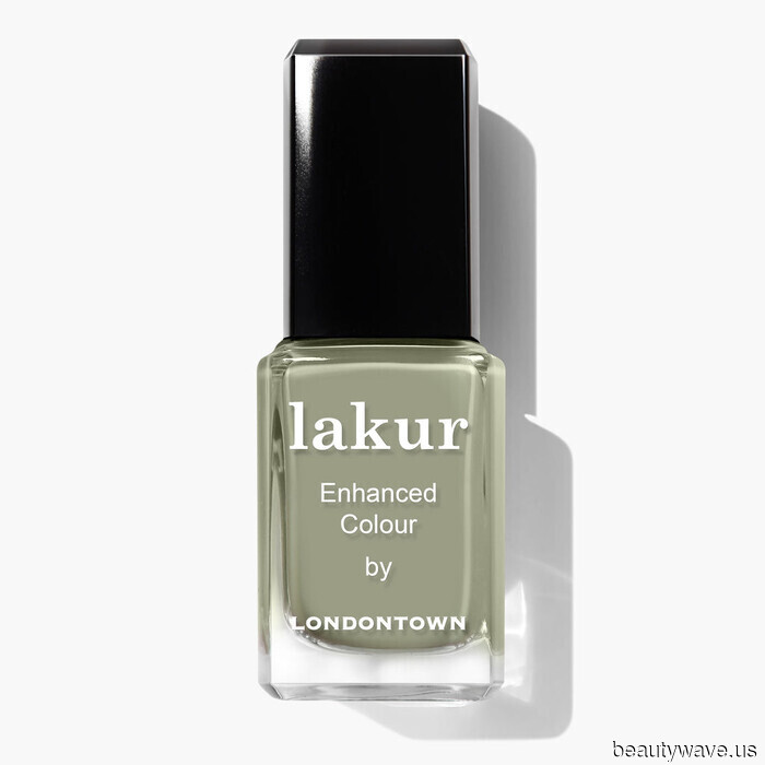 "Dirty Martini" unghie è la tendenza manicure chic (eppure polarizzante!) che sto approvando nel 2026