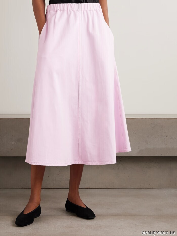 Katie Just Wore the Anti-Trend Flats That Make Maxi Skirts Appear Stylish (Not Outdated) in 2026.