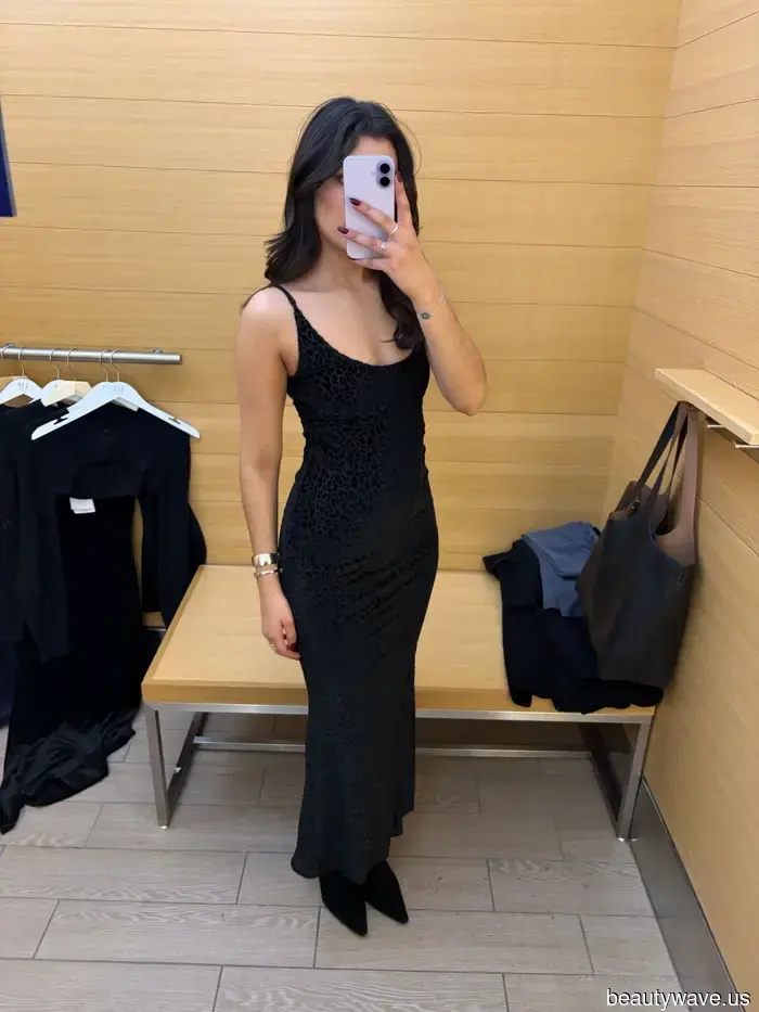 I just tried on GapStudio's Winter 2025 Collection—four outfits that made me feel like a '90s model.