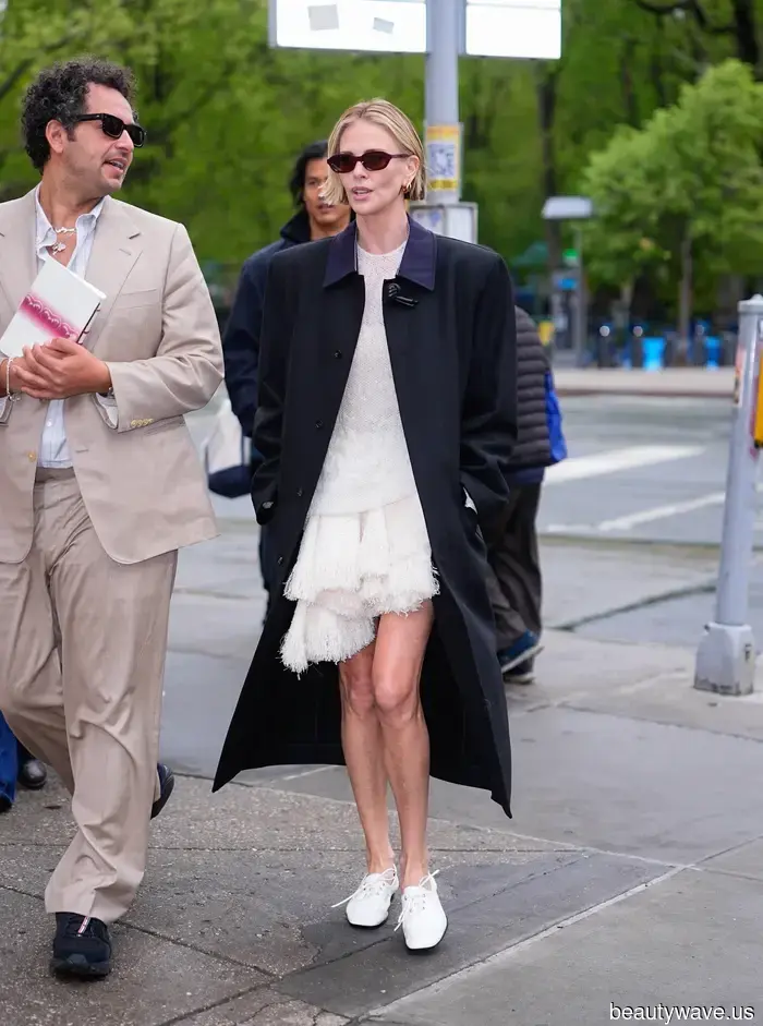 H&M has just released a $40 version of the flat shoe trend that all the celebrities are already sporting this fall.