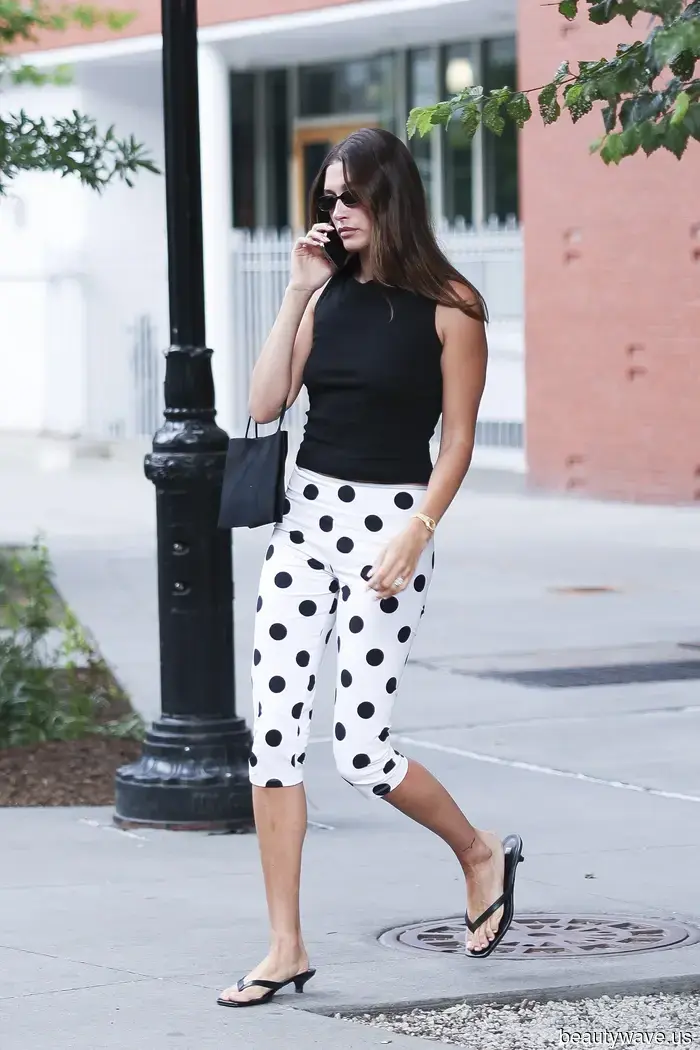 No, non sneakers: Kendall, Hailey, Bella e Lily *tutte* indossano pantaloni capri con questa tendenza delle scarpe