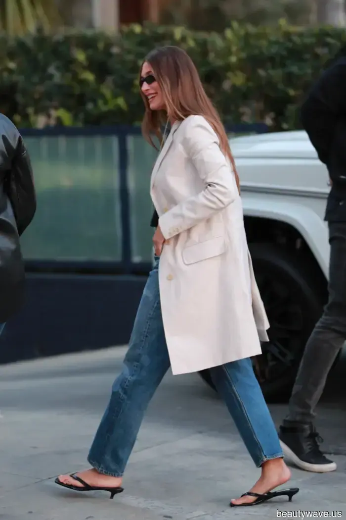 Not Trainers, Not Loafers—It Girls are Pairing Cropped Jeans with This Effortlessly Stylish Sandal Trend Instead.