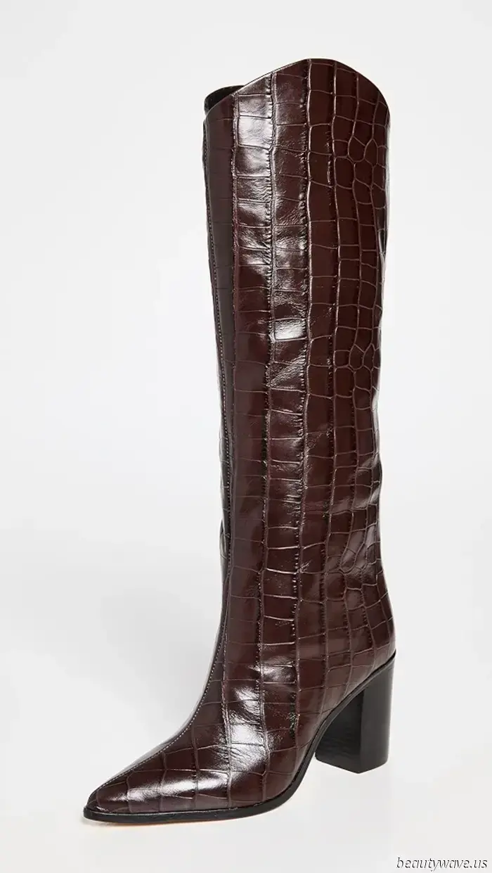 *Non* stivali in camoscio: la tendenza degli stivali dall'aspetto lussuoso che gli amanti della moda di tutto il mondo indossano con jeans e gonne per l'autunno 2025