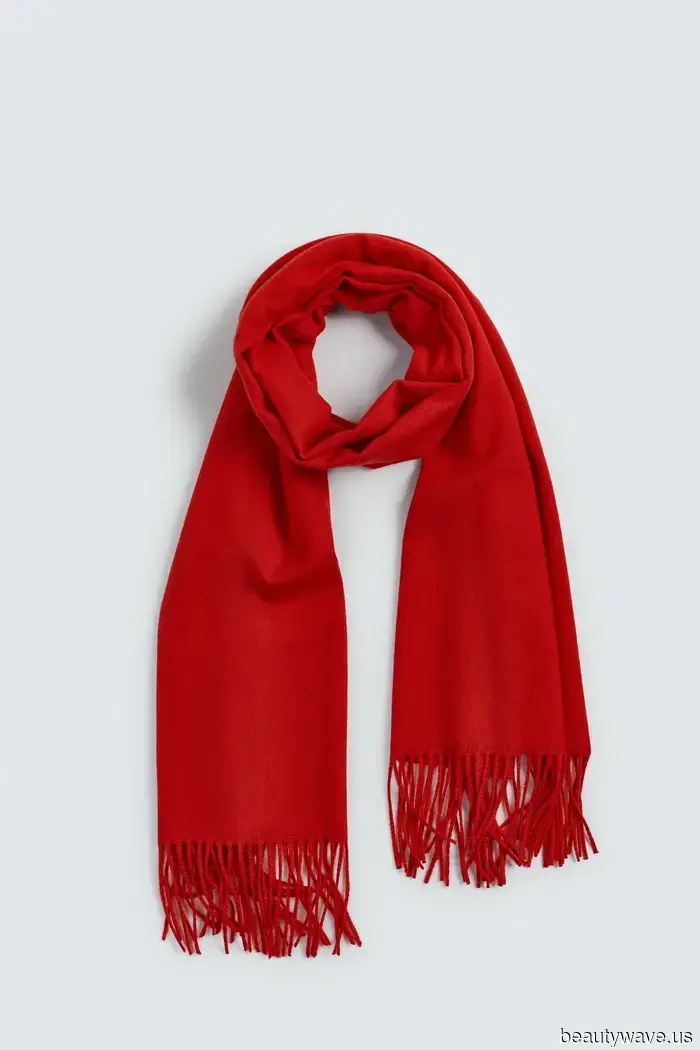 Jennifer Lawrence ha trovato qualcosa&mdash;questa tendenza degli accessori sotto i 50 dollari sarà il tuo acquisto più intelligente per l'inverno 2025