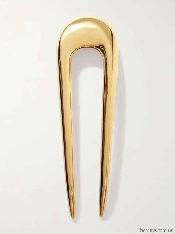 From Glassy Nails to Smudged Lips, Here Are the 6 Beauty Trends Shaping 2026