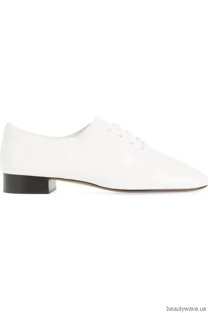 Here’s how to embrace the viral flat-shoe trend that everyone purchased earlier this year for Fall 2026.