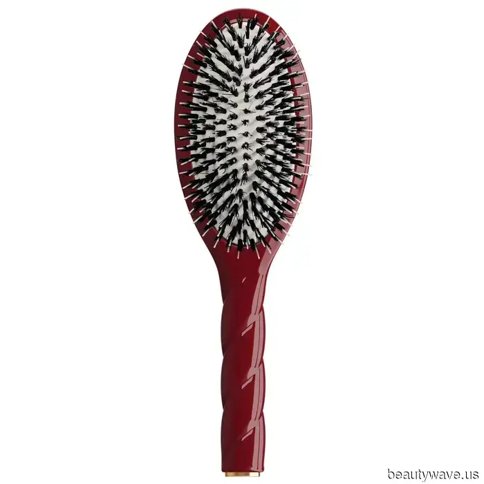 I dedicated the past two months to creating a stylish gift guide featuring 26 unique, beauty-focused presents for the trendy individual.