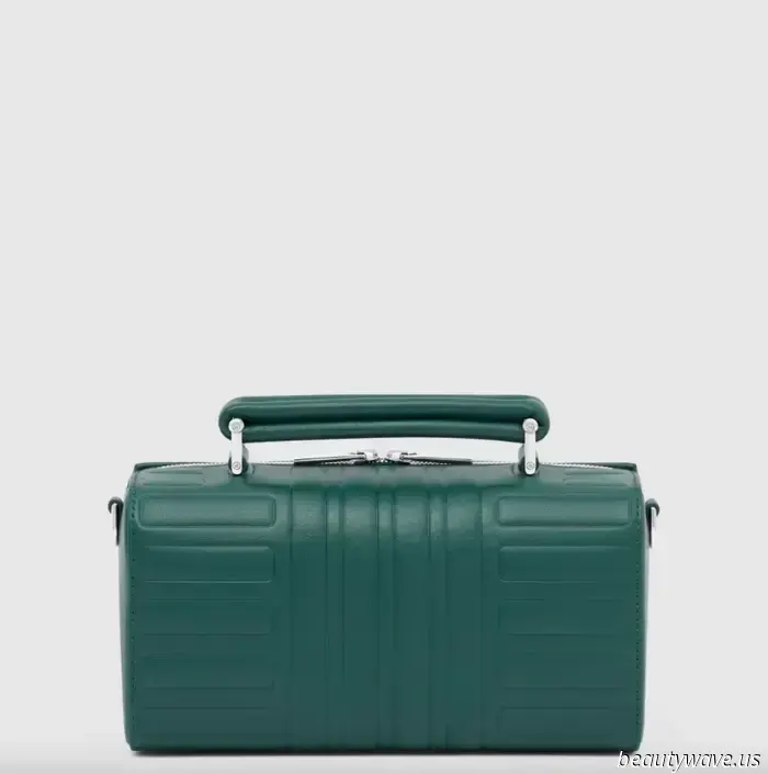 Rimowa впервые в своей истории выпускает кожаные сумки — вот как it-girls их носят