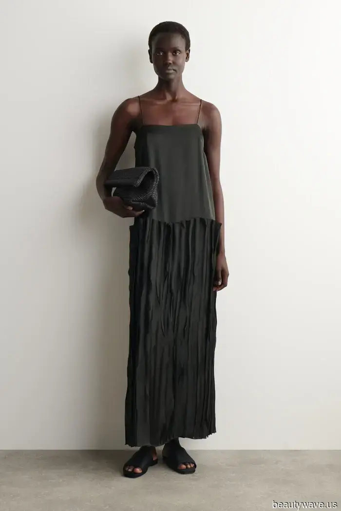 The editors at Who What Wear shared their top 25 fashion discoveries for this month.