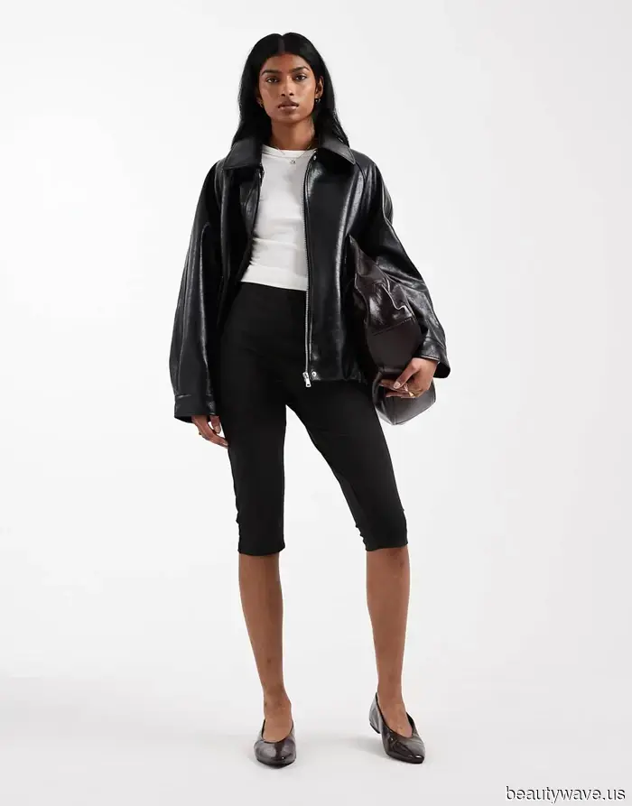 Es ist offiziell: Leggings können die schickste Party-Option sein, wenn man sie nur mit dieser speziellen Schuh- und Jacken-Kombination stylt.