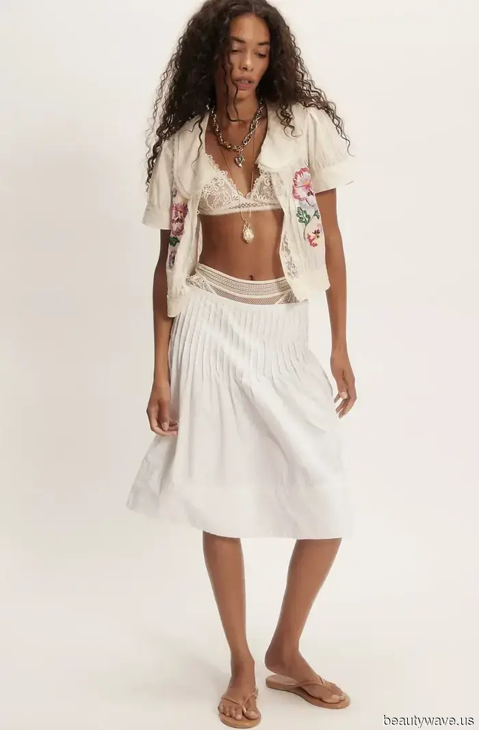 These 12 fall skirt outfit combinations exude strong cool girl vibes.