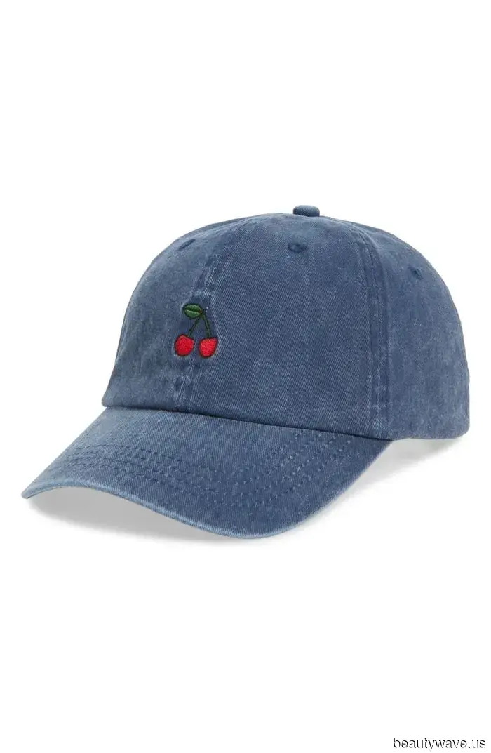 I reside in NYC, and here are the 8 items I observe moms wearing during drop-off.