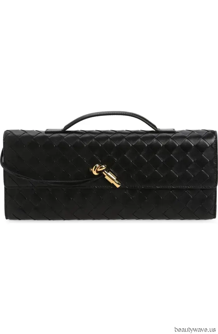 This is the chic bag style that will elevate the appearance of all your outfits, giving them a luxurious look.