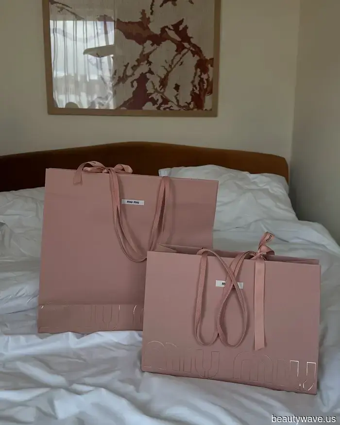 Miu Miu potrebbe essere uno dei marchi più trendy in questo momento, ma queste 5 borse sono investimenti per sempre.