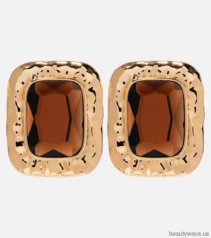 Resulta que este accesorio es la forma más fácil de mejorar tu atuendo básico de jeans y camiseta blanca.