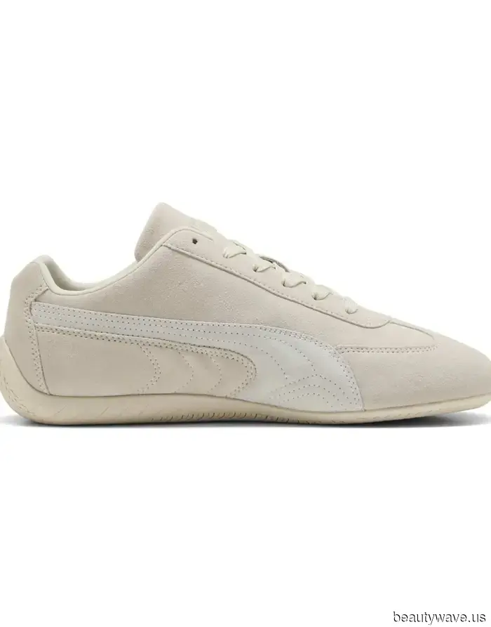 Forget about trendy sneakers—this classic style pairs elegantly with every kind of jeans.