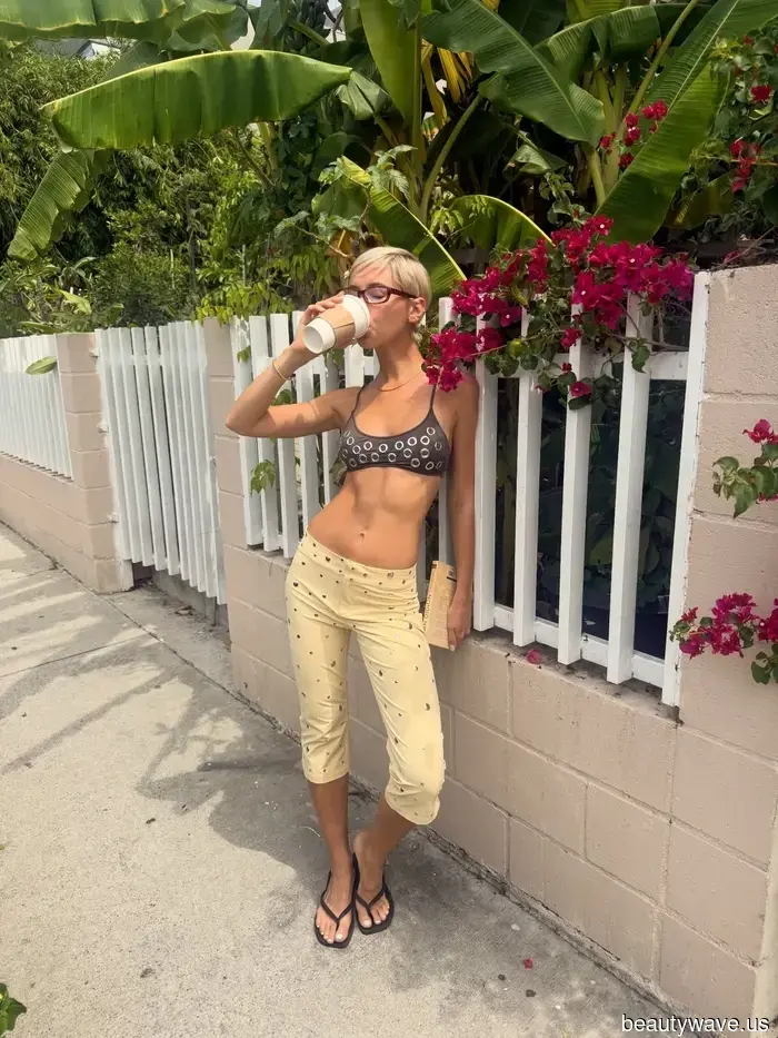 Forget about kitten heels and ballet flats—this shoe trend takes capri pants to a whole new level of chic.