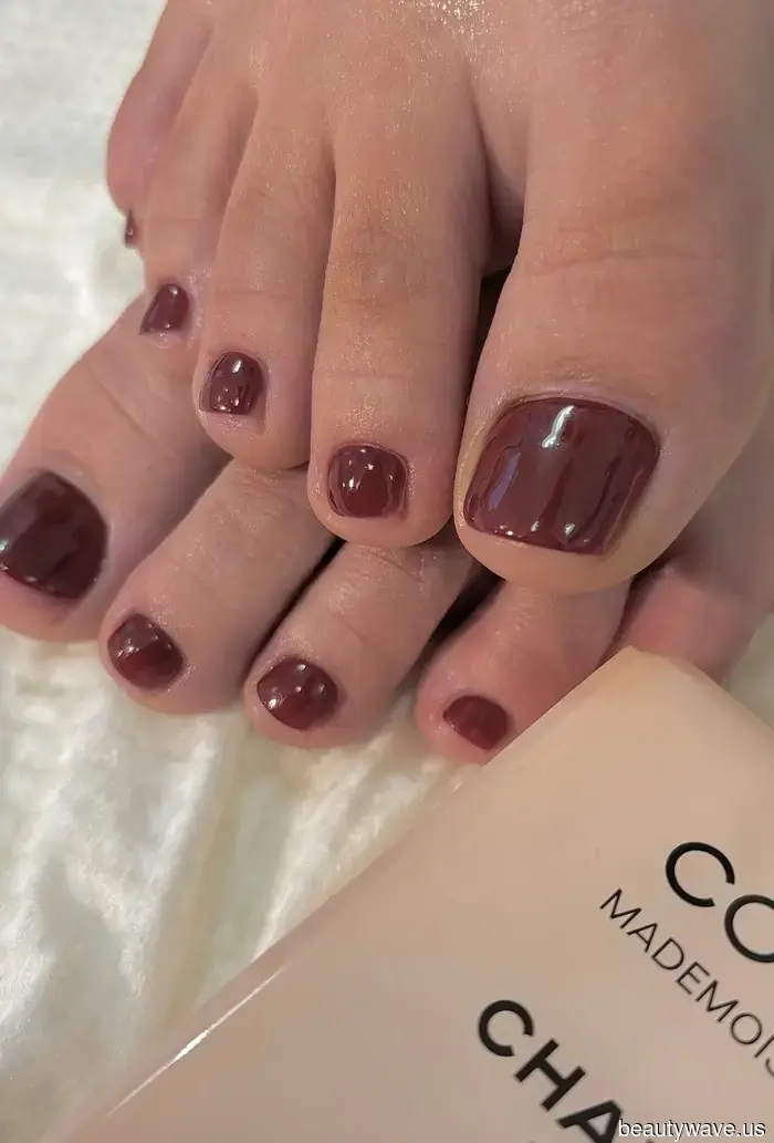 Don't Keep Your Summer Pedicures a Secret—Discover These 7 Sophisticated Colors to Adorn Your Toes Between Seasons.