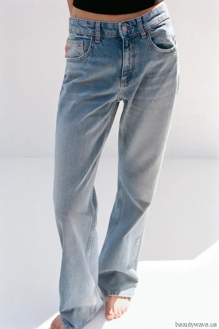 Not Ballet Flats, Not Sneakers—Everyone with Great Style is Currently Wearing These Shoes with Jeans.