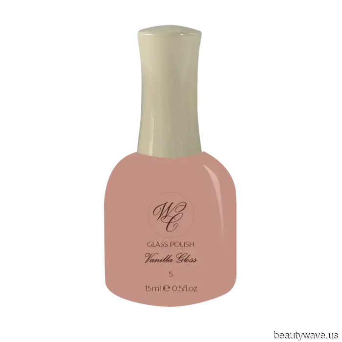 Sie sind nicht milchig, sie sind glasig&mdash;Harriet Westmoreland hat diesen neuen Nageltrend fest auf die Karte gesetzt.