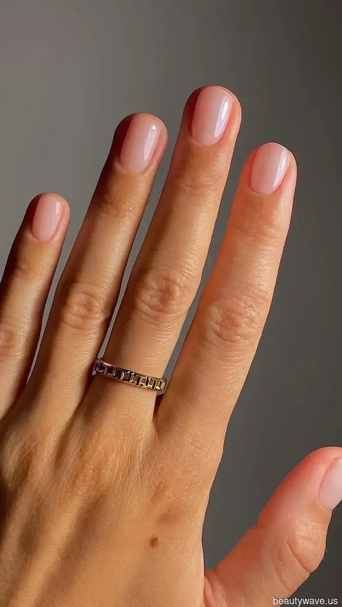 Ich trage ausschließlich durchsichtigen weißen Nagellack&mdash;das sind die 7, auf die ich für eine elegante Maniküre schwöre.