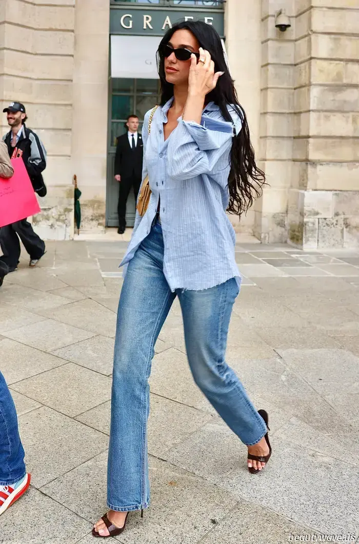 Avistado en París: Los zapatos de la chica de moda que hacen que jeans y una camisa se vean más elegantes