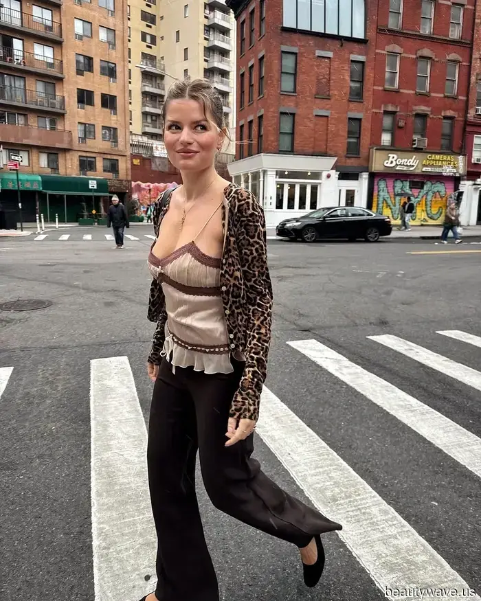 All the most stylish ballet-flat outfits share *this* common element for fall.