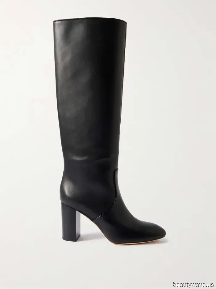 Apologies, Pointed Toes—This Is the '90s Footwear Trend Lila and Alexa Are Pairing With Their Denim Instead.