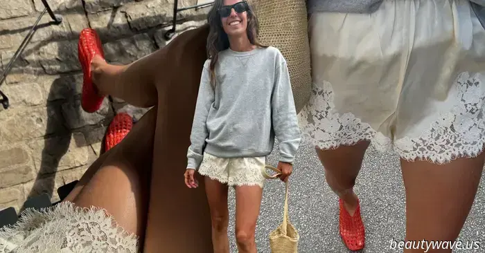 This fashionable French woman combined the summer's debated shoe and shorts trends, resulting in an incredibly chic outfit.
