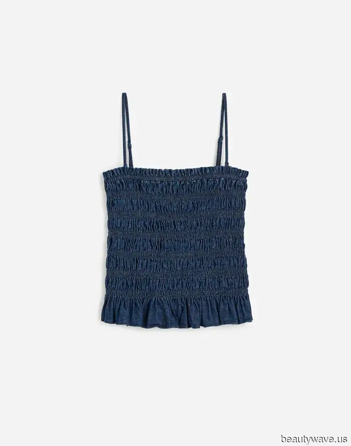 People are avoiding basic white tank tops in favor of a trend that enhances outfits significantly.