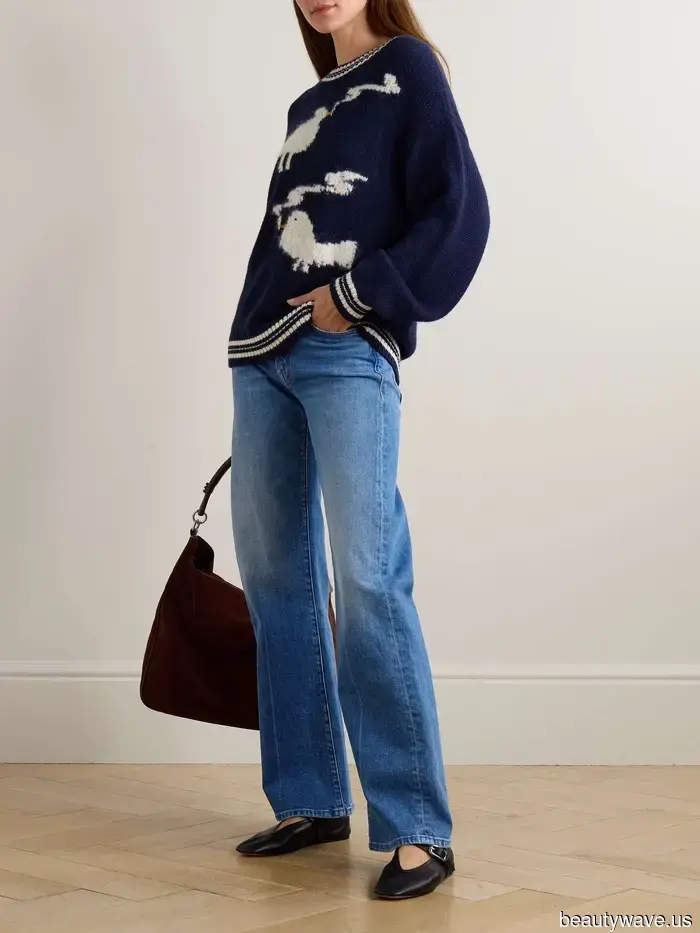 Indeed, loafers pair nicely with trousers, but Parisians understand that they look even more stylish with jeans—these outfits illustrate that perfectly.