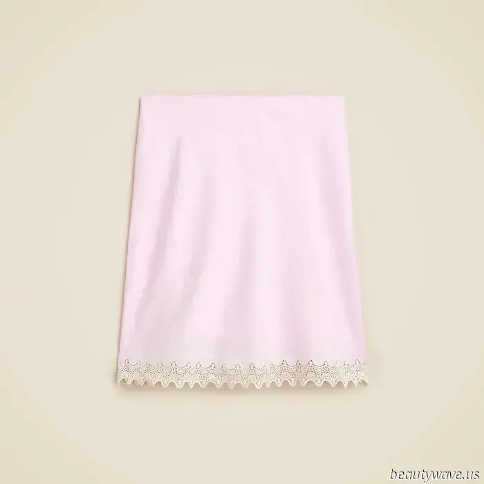In case you're curious, here are the bag and shoe colors that perfectly complement the powder-pink trend.