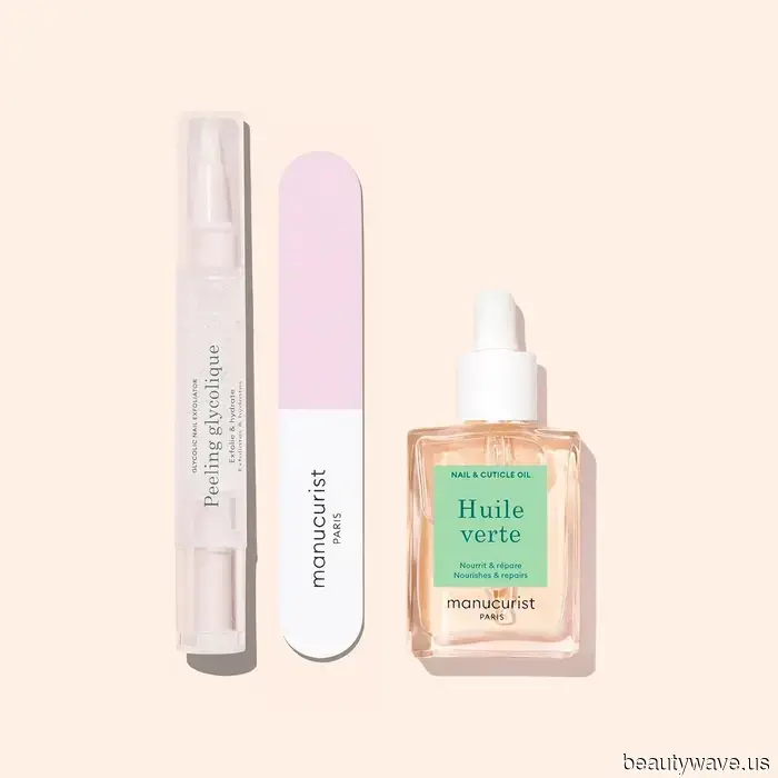 Según Tastemakers, el color más chic para llevar en los pies es nada en absoluto.