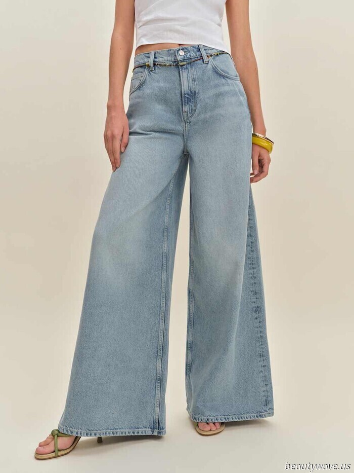 Forget the skinny jeans—*this* is the denim style that everyone is wearing with sandals.